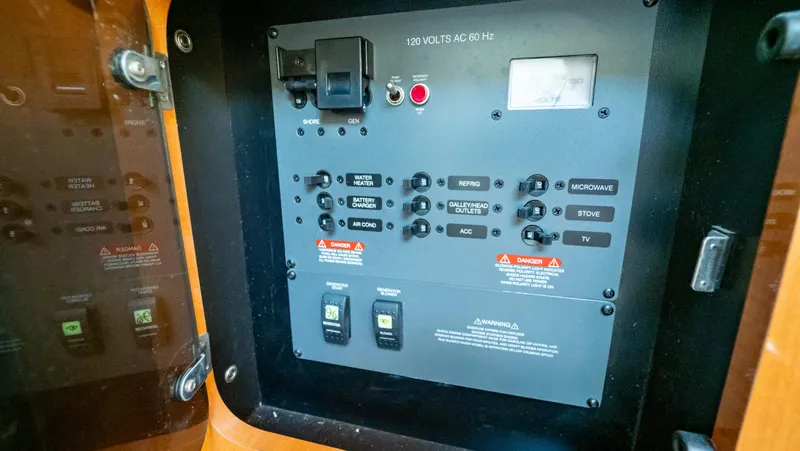 Slide: The Image of Robalo R305 Walkaround 2010 - 78