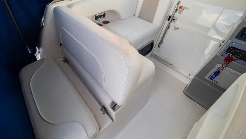 Slide: The Image of Robalo R305 Walkaround 2010 - 79