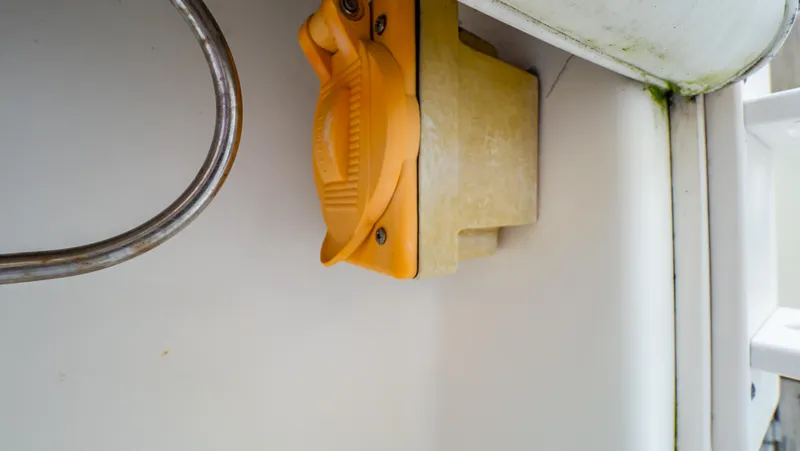 Slide: The Image of Robalo R305 Walkaround 2010 - 83