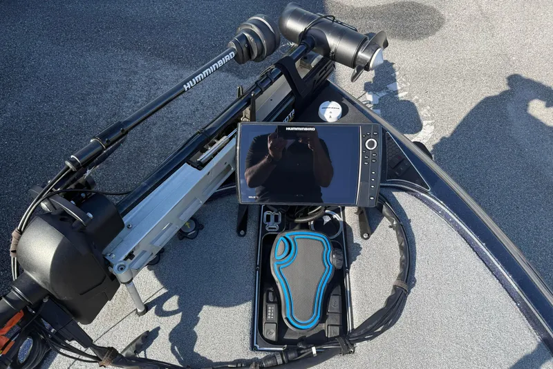 Slide: The Image of 2018 Skeeter FX20 boat with Humminbird fishfinder and trolling motor on deck. - 5