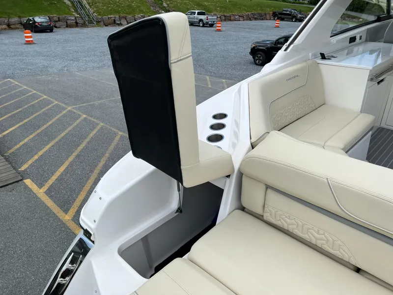 Slide: The Image of Regal LS36 2022 - 68