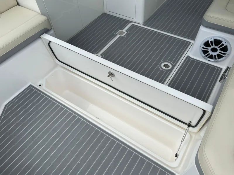 Slide: The Image of Regal LS36 2022 - 72