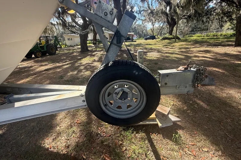 Slide: The Image of 2004 Monterey 265 Cruiser cockpit with Garmin navigation system and control panel. - 16