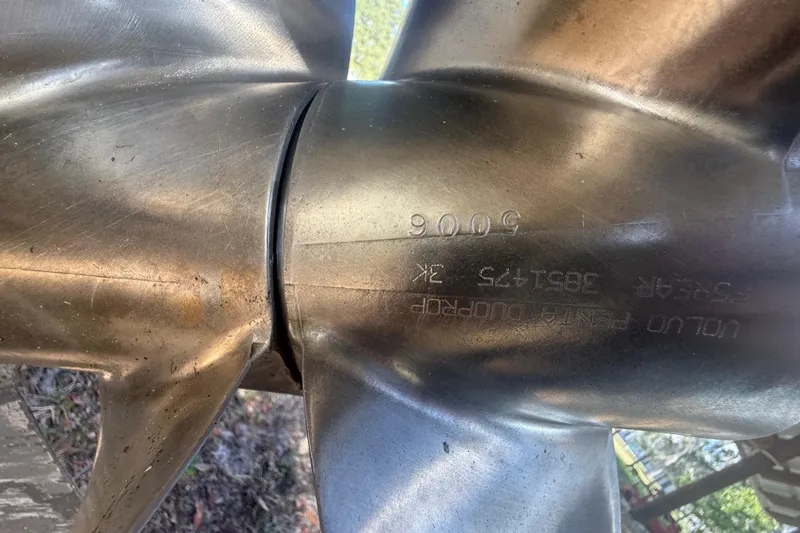 Slide: The Image of Lowrance fish finder display on 2004 Monterey 265 Cruiser, showing 12.9V reading. - 32