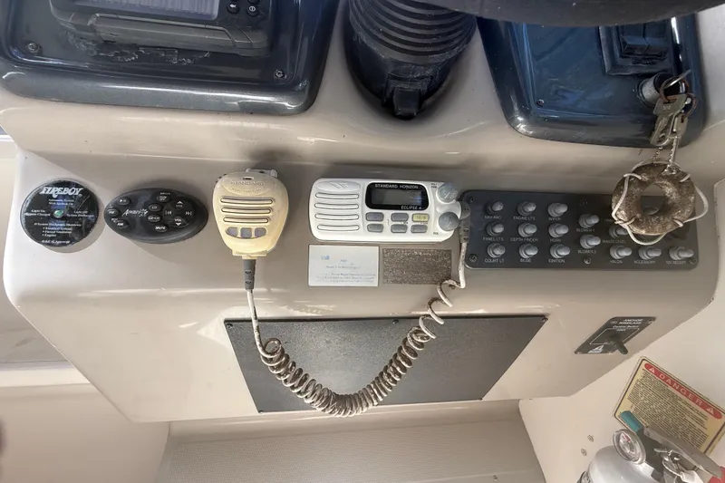 Slide: The Image of 2004 Monterey 265 Cruiser boat displayed outdoors with clear sky background. - 41