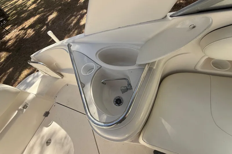 Slide: The Image of Trailer wheels of a 2004 Monterey 265 Cruiser on asphalt surface. - 54