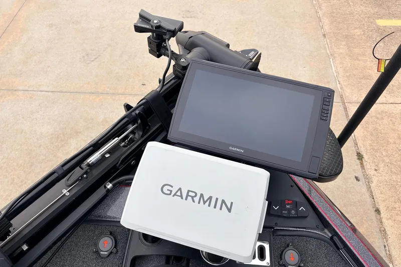 Slide: The Image of 2025 Ranger Z521R Cup-Equipped boat with Garmin navigation system and controls. - 11