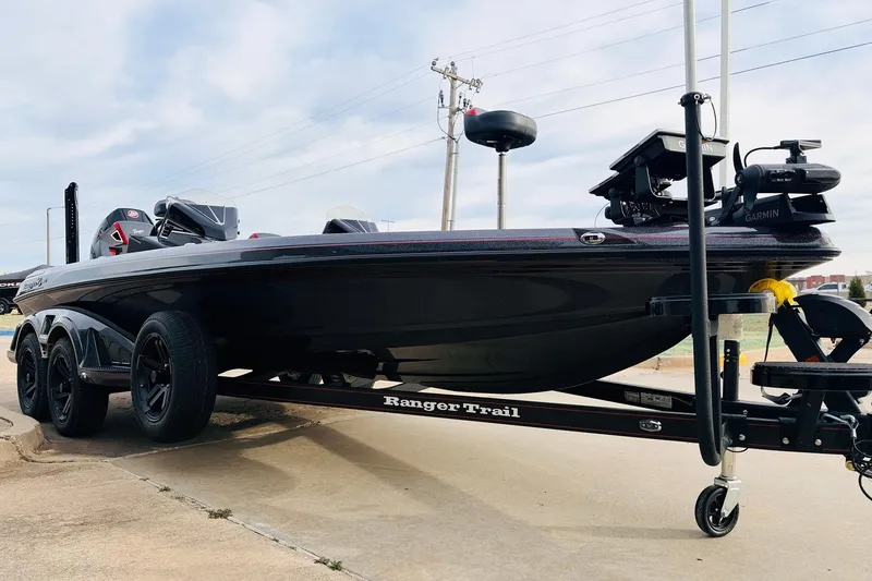 Slide: The Image of 2025 Ranger Z521R Cup-Equipped boat on trailer, featuring sleek design and advanced equipment. - 3