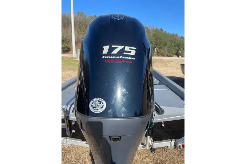 Slide: The Image of 2024 Express H22 outboard motor, 175 horsepower, four-stroke, ultra-low emission. - 5