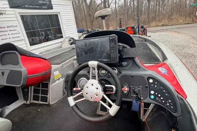 Slide: The Image of 2008 Ranger Z20 Comanche boat dashboard with steering wheel and navigation system. - 5