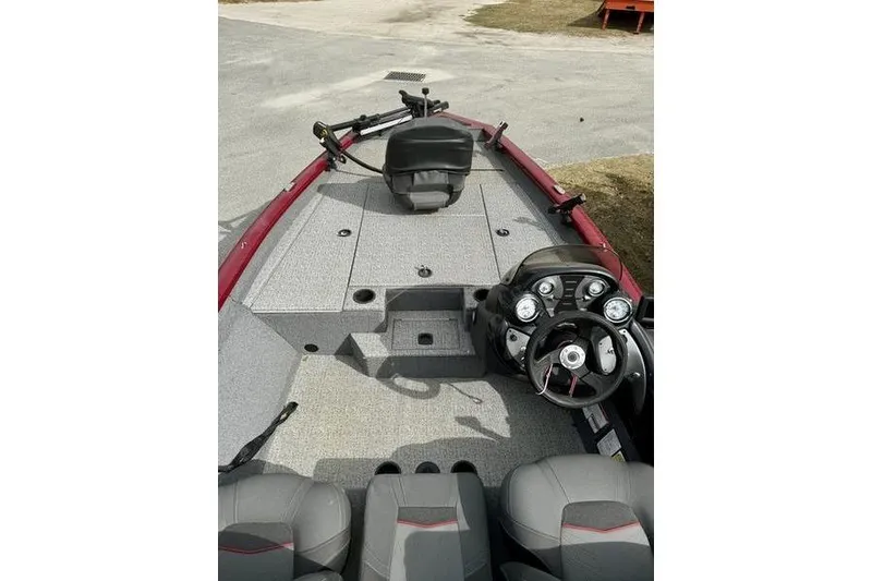 Slide: The Image of 2022 Tracker Pro Team 175 TXW boat interior with steering console and seating. - 5