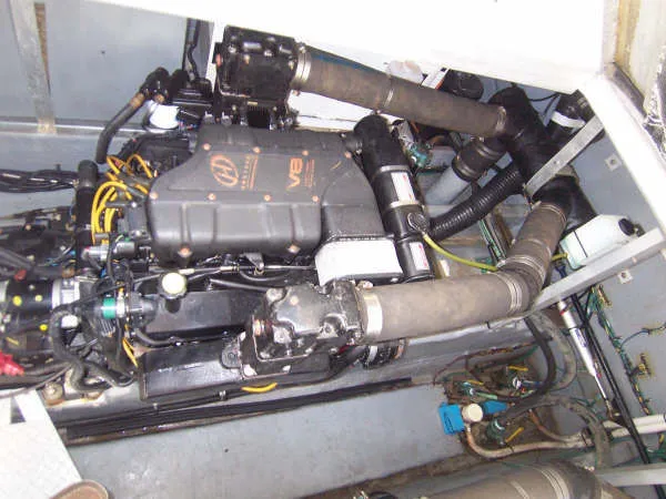 Slide: The Image of Sea Ray 380 Sundancer 1999 - 9