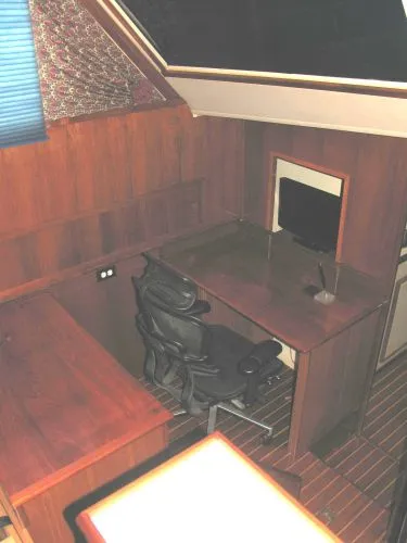 Slide: The Image of Chris-Craft Catalina 362 1986 - 11