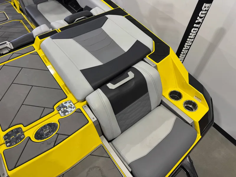 Slide: The Image of Malibu Wakesetter 25 LSV 2023 - 11