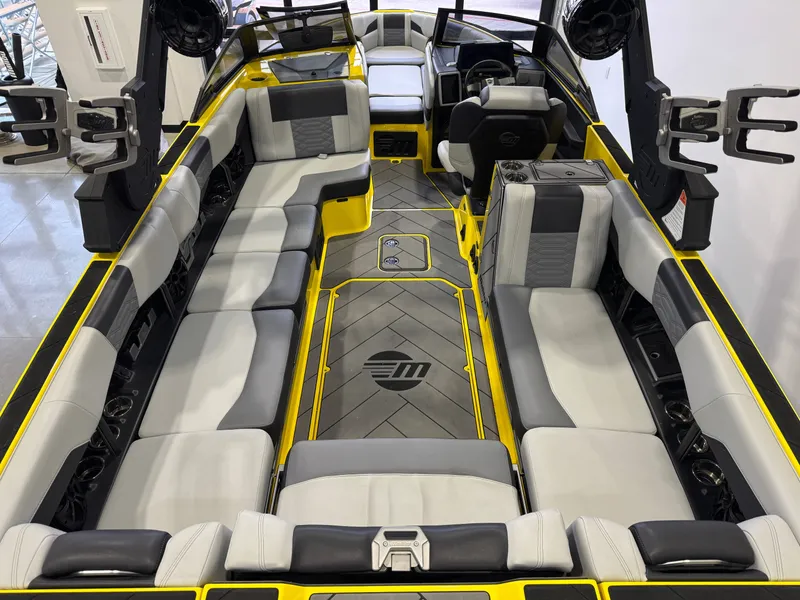 Slide: The Image of Malibu Wakesetter 25 LSV 2023 - 13