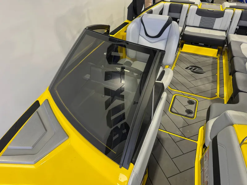 Slide: The Image of Malibu Wakesetter 25 LSV 2023 - 20