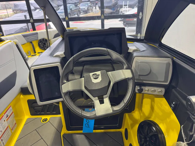 Slide: The Image of Malibu Wakesetter 25 LSV 2023 - 25