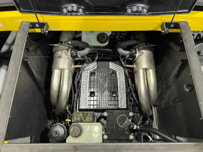 Slide: The Image of Malibu Wakesetter 25 LSV 2023 - 27