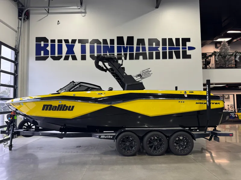 Slide: The Image of Malibu Wakesetter 25 LSV 2023 - 4