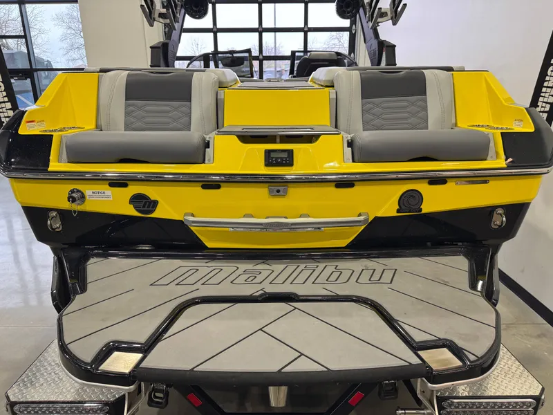Slide: The Image of Malibu Wakesetter 25 LSV 2023 - 8