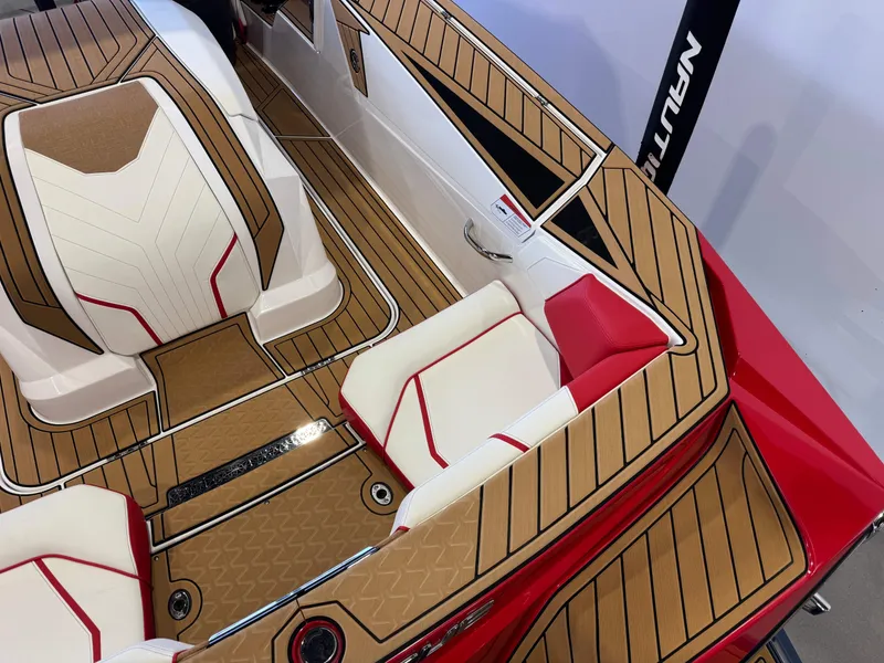 Slide: The Image of Nautique Ski Nautique 2023 - 12