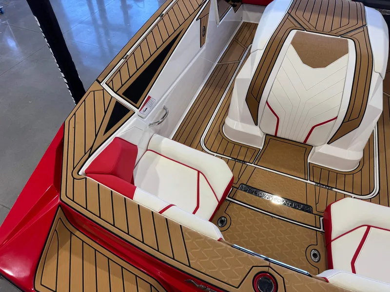 Slide: The Image of Nautique Ski Nautique 2023 - 13