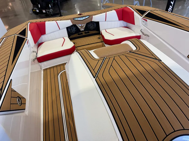 Slide: The Image of Nautique Ski Nautique 2023 - 17