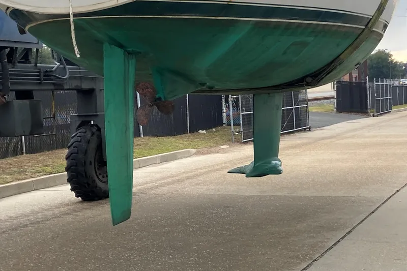 Slide: The Image of Beneteau Oceanis 361 sailboat keel and propeller, 2000 model, on dry dock. - 37