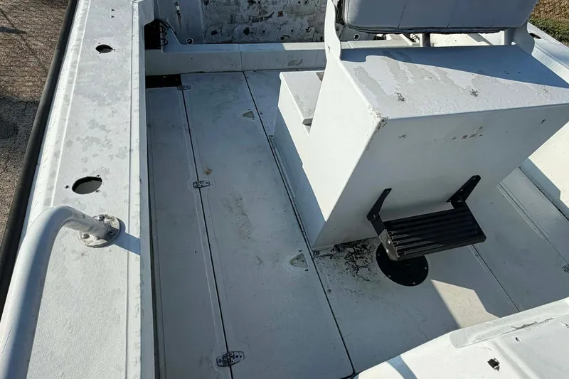 Slide: The Image of Interior view of a 2000 Boston Whaler Justice 24 boat. - 8