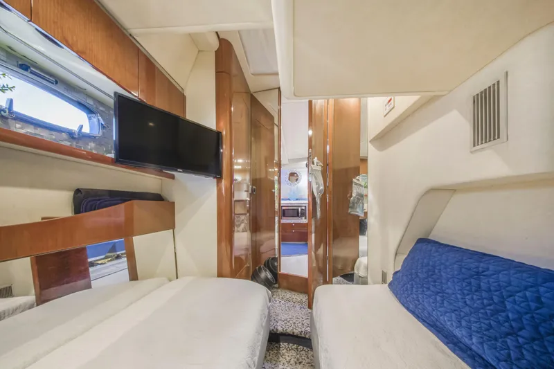 Slide: The Image of Interior of 2009 Fairline Targa 52 yacht with cozy cabin and modern amenities. - 10