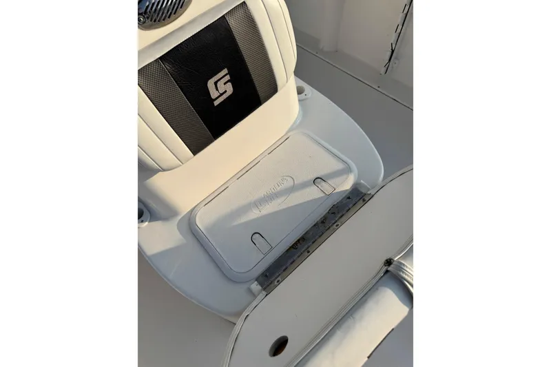 Slide: The Image of 2012 Carolina Skiff 21 Ultra Elite boat seat and storage compartment. - 11