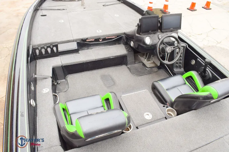 Slide: The Image of Phoenix Bass Boats 819 Pro 2021 - 12