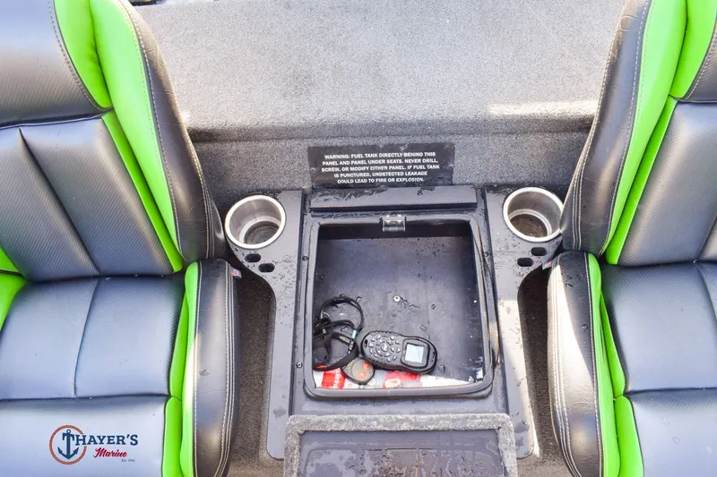 Slide: The Image of Phoenix Bass Boats 819 Pro 2021 - 28