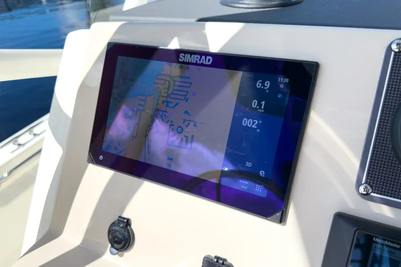 Slide: The Image of Boston Whaler 210 Montauk 2026 - 12