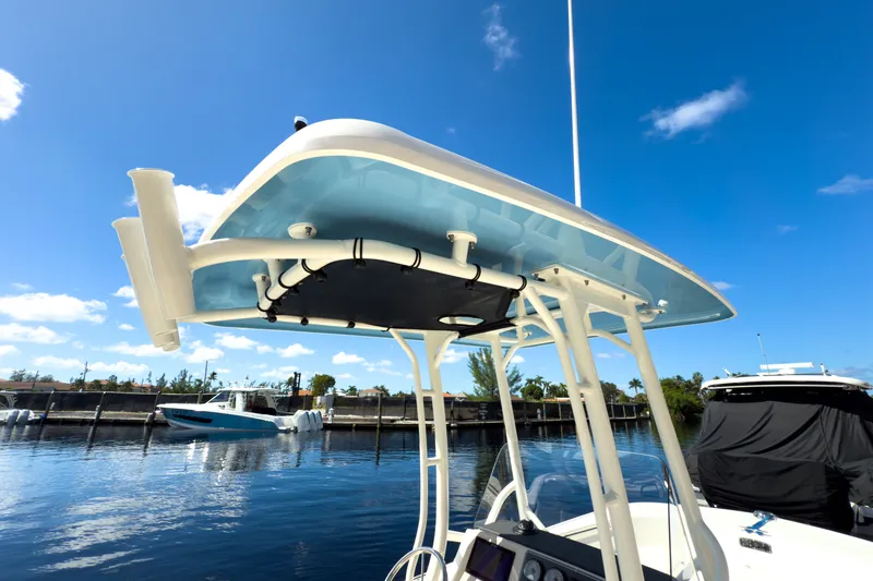 Slide: The Image of Boston Whaler 210 Montauk 2026 - 6