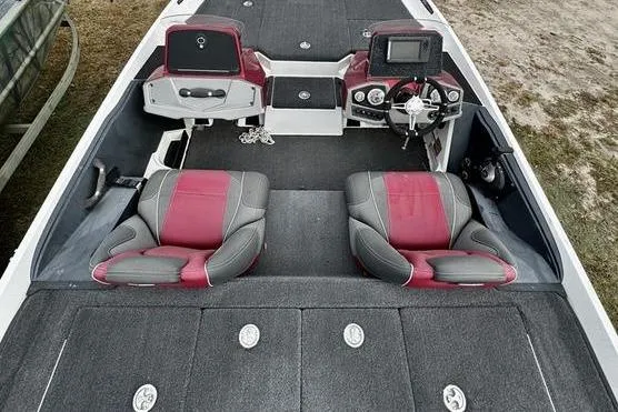Slide: The Image of 2018 Ranger Z185 boat interior with dual seats and control panel. - 5