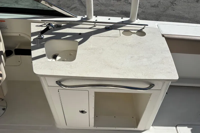 Slide: The Image of 2014 Boston Whaler 270 Vantage boat sink and countertop area. - 18