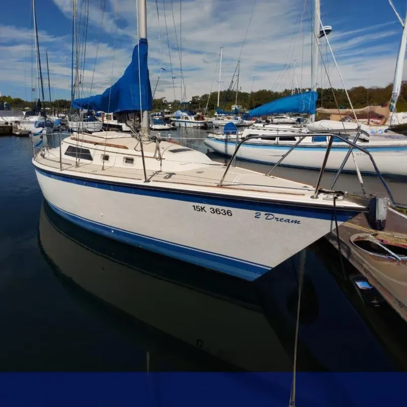 The Image of 1982 O'Day 28 sailboat named "2 Dream" docked in a marina. - 0