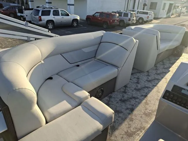 Slide: The Image of Crest CLASSIC DLX 220 SLRC CPT 2023 - 11