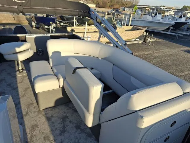 Slide: The Image of Crest CLASSIC DLX 220 SLRC CPT 2023 - 6