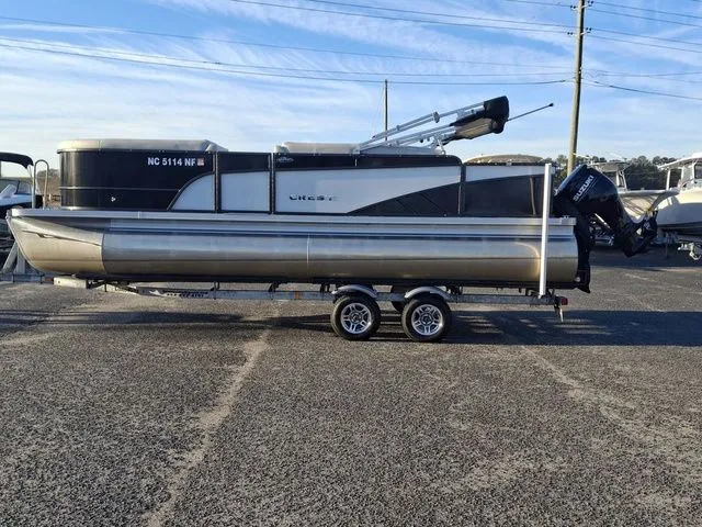 The Image of Crest CLASSIC DLX 220 SLRC CPT 2023 - 1