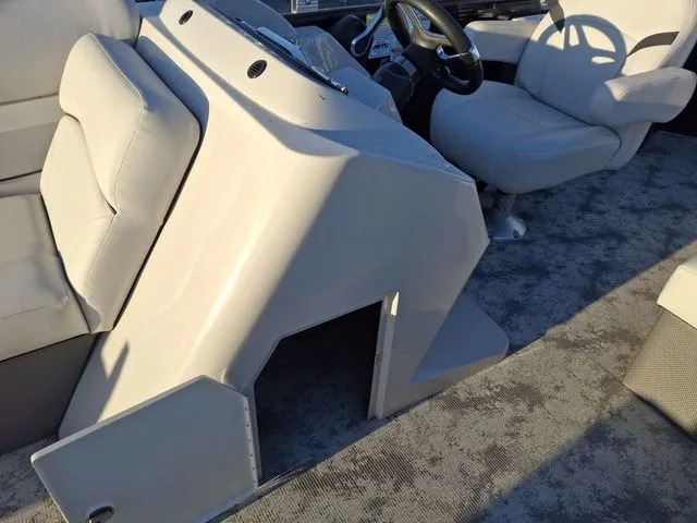 Slide: The Image of Crest CLASSIC DLX 220 SLRC CPT 2023 - 4