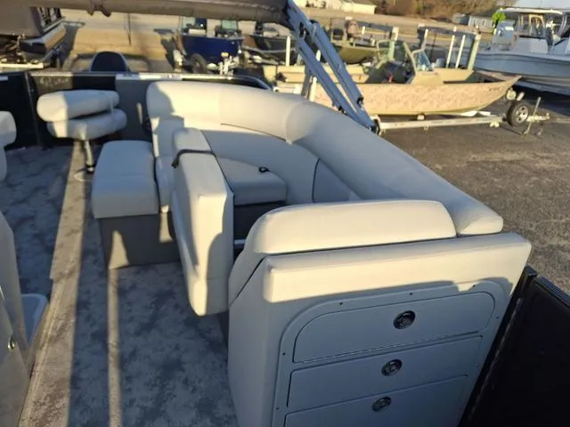 Slide: The Image of Crest CLASSIC DLX 220 SLRC CPT 2023 - 5