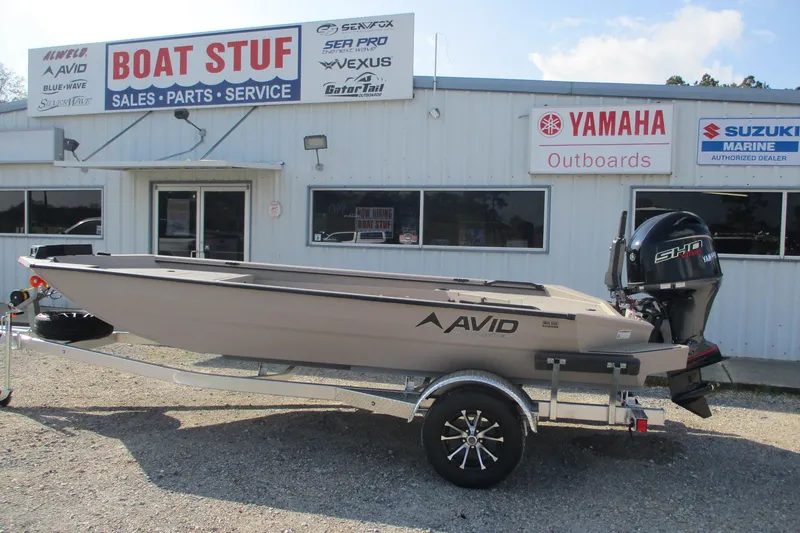 The Image of 2026 Avid 18 Commander boat on trailer outside dealership with Yamaha outboard motor. - 0
