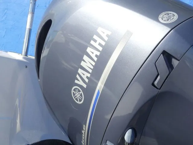 Slide: The Image of NauticStar 223 DC 2018 - 10