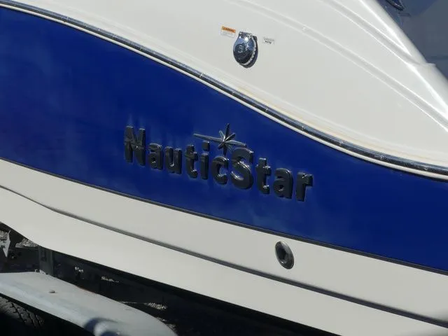 Slide: The Image of NauticStar 223 DC 2018 - 7