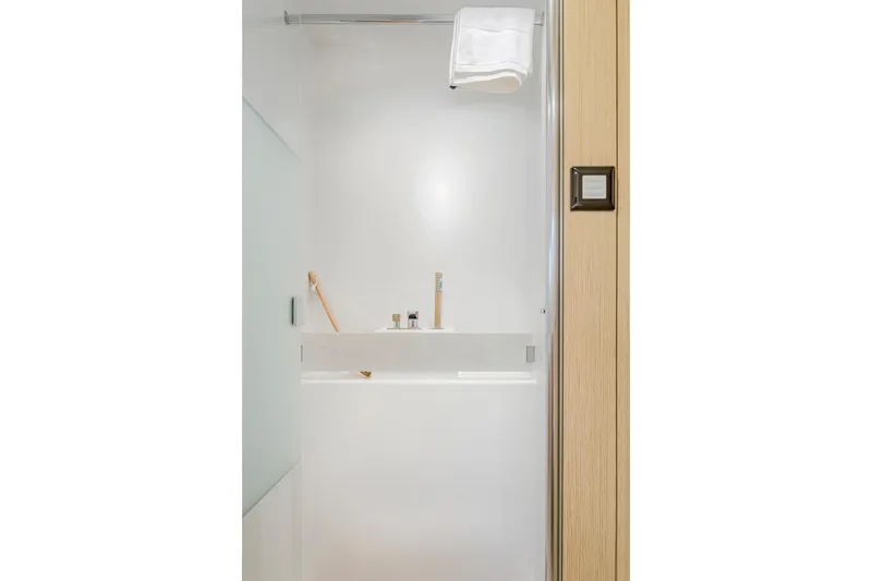 Slide: The Image of Modern shower in Privilege Signature 510, year 2025. - 32