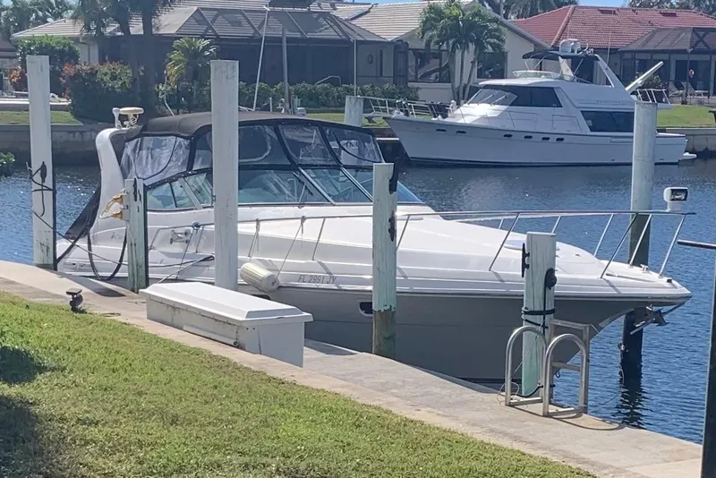 The Image of Cruisers Yachts 3375 Esprit 1998 - undefined