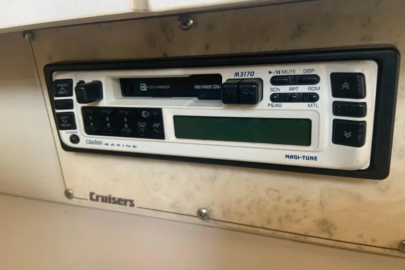 Slide: The Image of 1998 Cruisers 3375 Espirit marine stereo system, featuring Clarion M3170 Magi-Tune. - 38