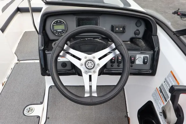 Slide: The Image of Yamaha SX195 2019 - 17